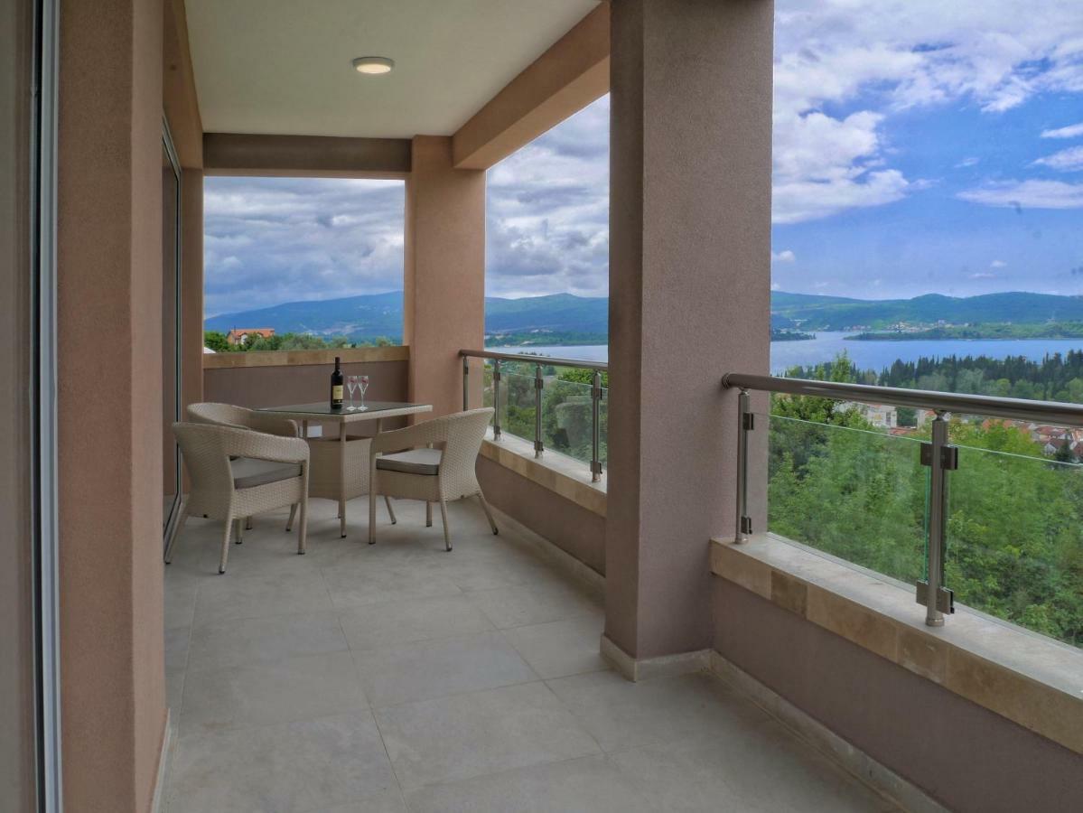 Villa Travertino Tivat Bagian luar foto
