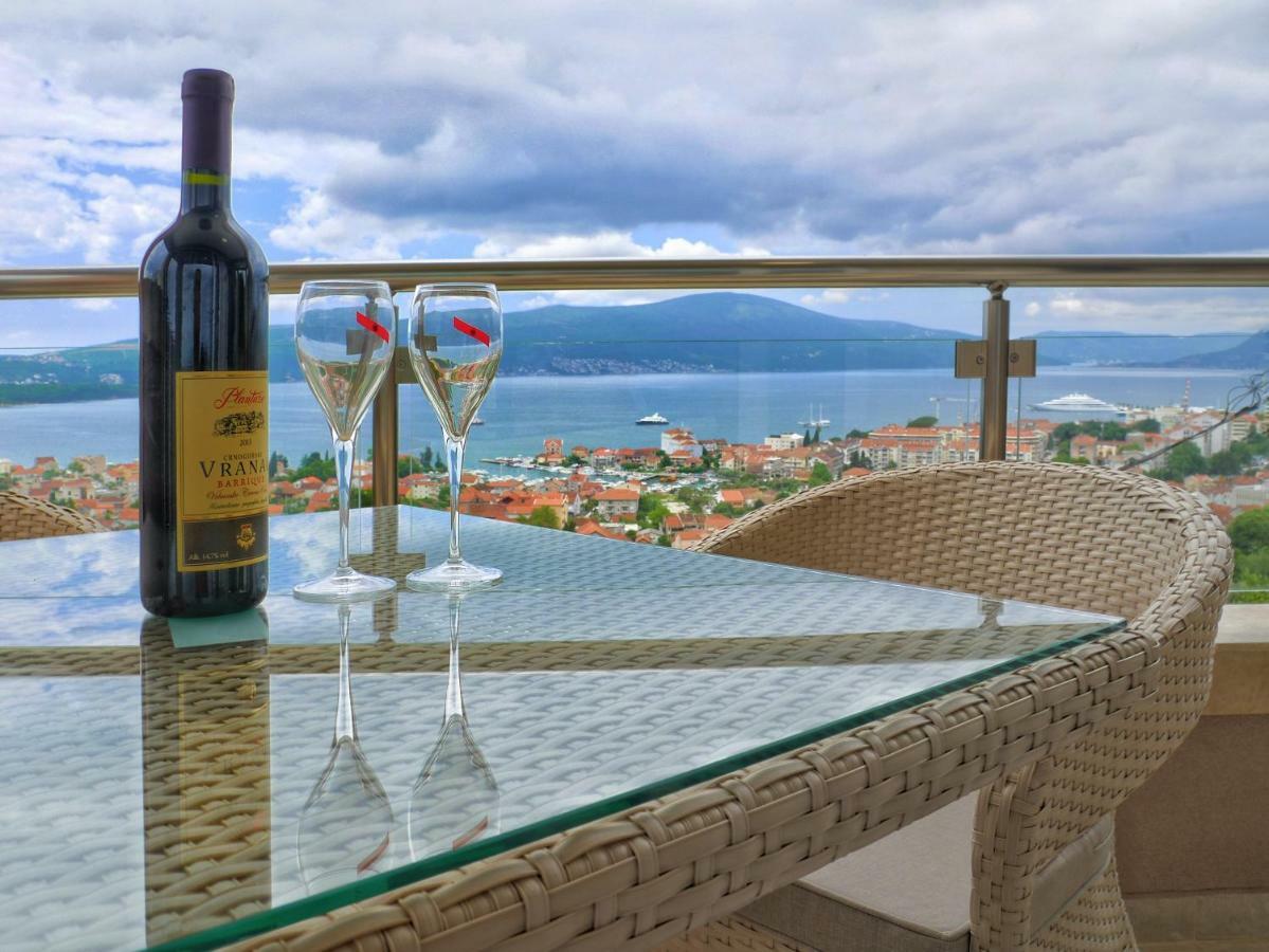 Villa Travertino Tivat Bagian luar foto