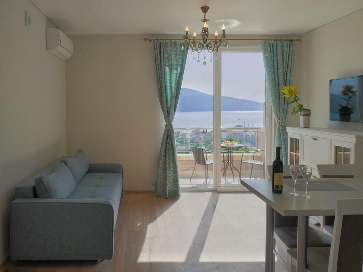 Villa Travertino Tivat Bagian luar foto